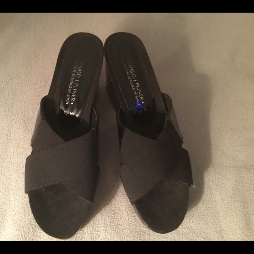 Sandals - Picture 3 of 4